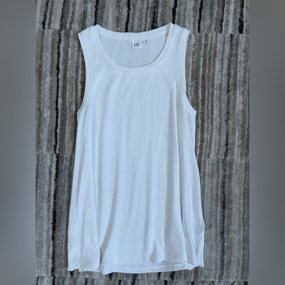 GAP Tops - GAP swingy white tank top - XS